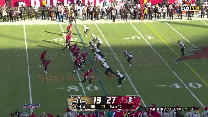 Mayfield throws to Evans to get him his 11 straight 1000 yard receiving season